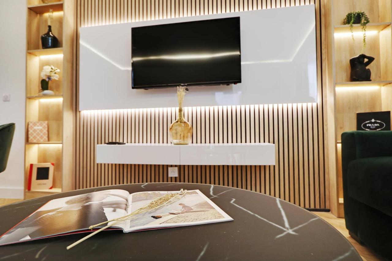 Off Majesti Upper Marais Apartment- Rue Du Faubourg Saint-Martin Paris Bagian luar foto