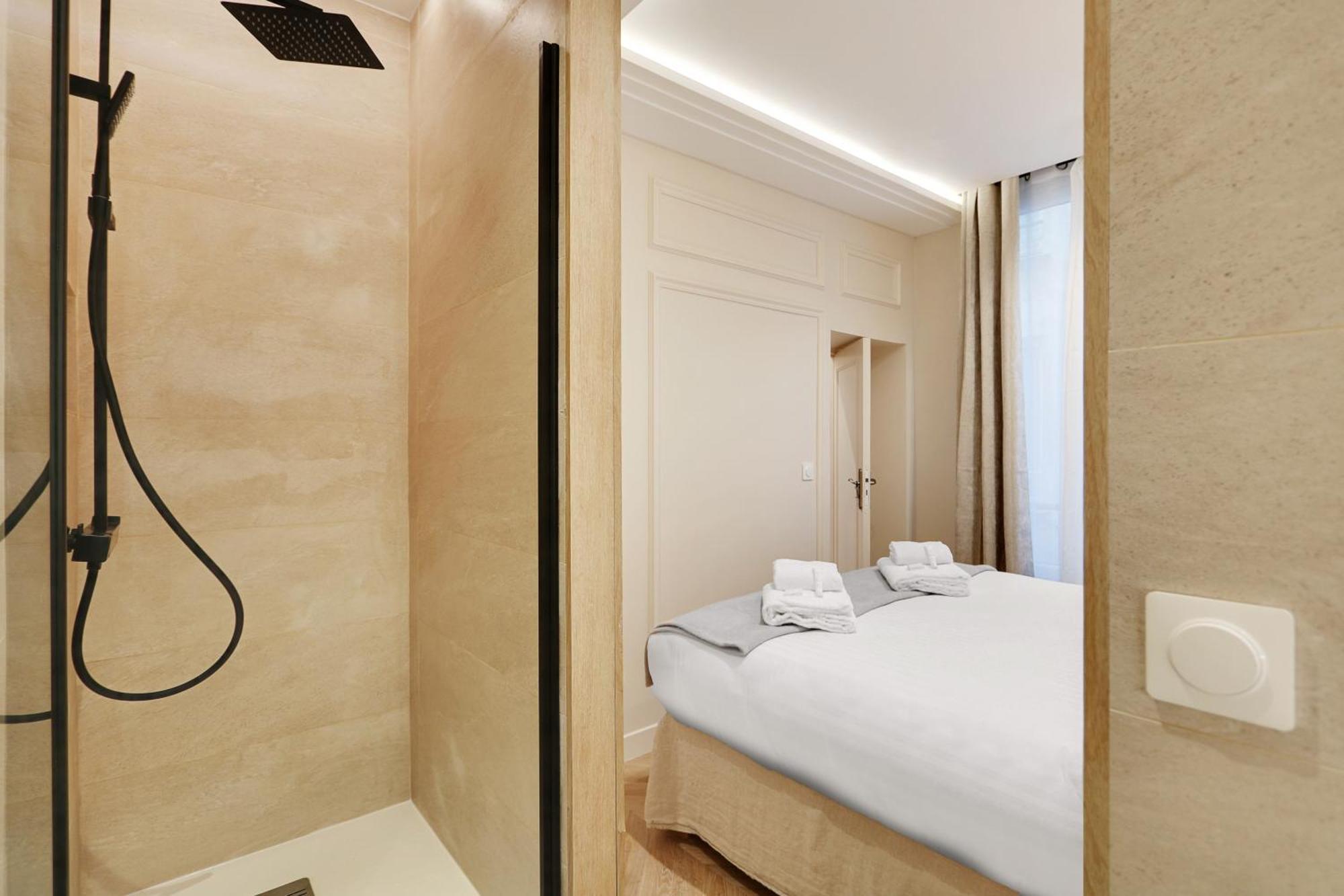 Off Majesti Upper Marais Apartment- Rue Du Faubourg Saint-Martin Paris Bagian luar foto