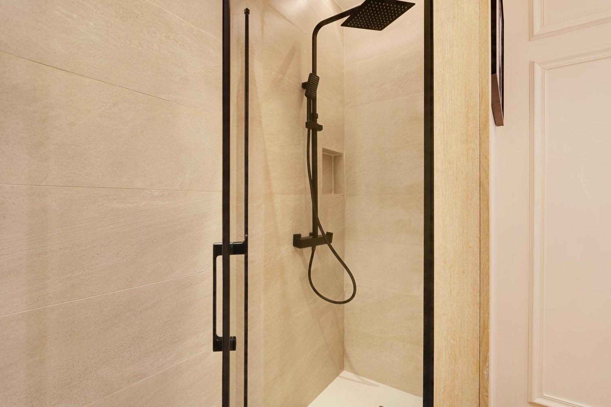 Off Majesti Upper Marais Apartment- Rue Du Faubourg Saint-Martin Paris Bagian luar foto